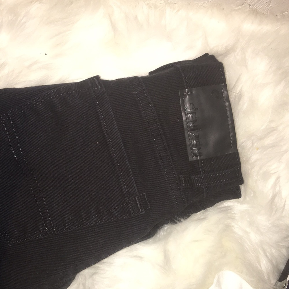 Black skinny jeans( LEVIS )